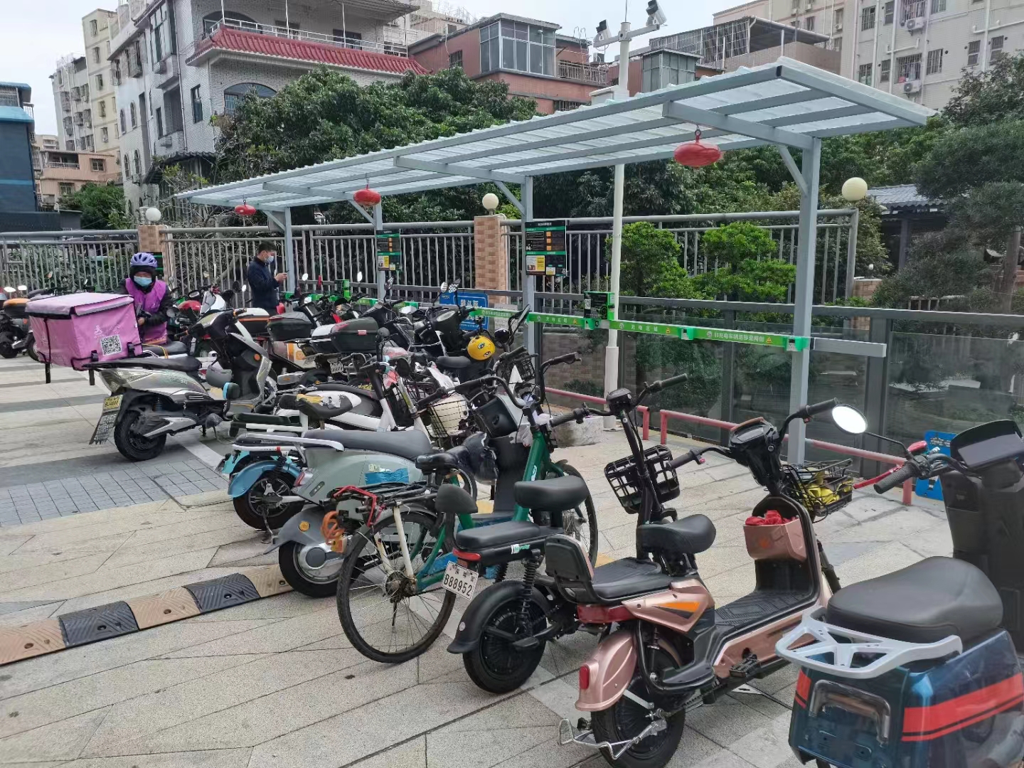 廣州兩輪電動(dòng)自行車智能充電樁價(jià)格一覽，個(gè)性化定制，性價(jià)比更高！